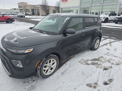 Used 2022 Kia Soul LX w/ Technology Package image 4