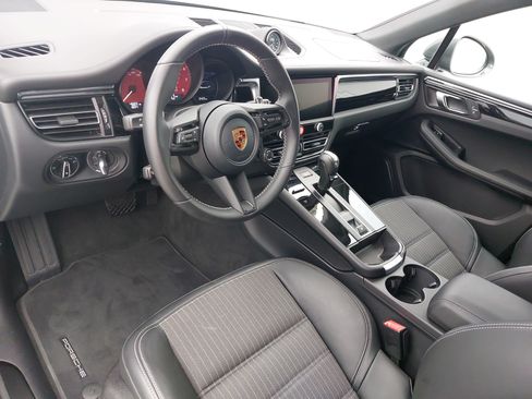 Certified 2026 Porsche Macan Turbo AWD/4WD image 4