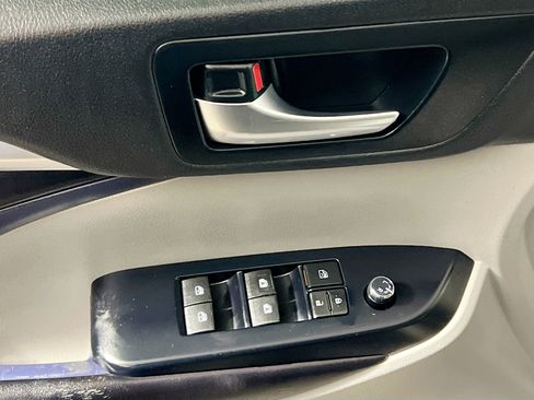 Used 2019 Toyota Highlander XLE image 16