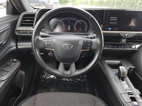 Used 2023 Toyota Crown AWD/4WD image 13