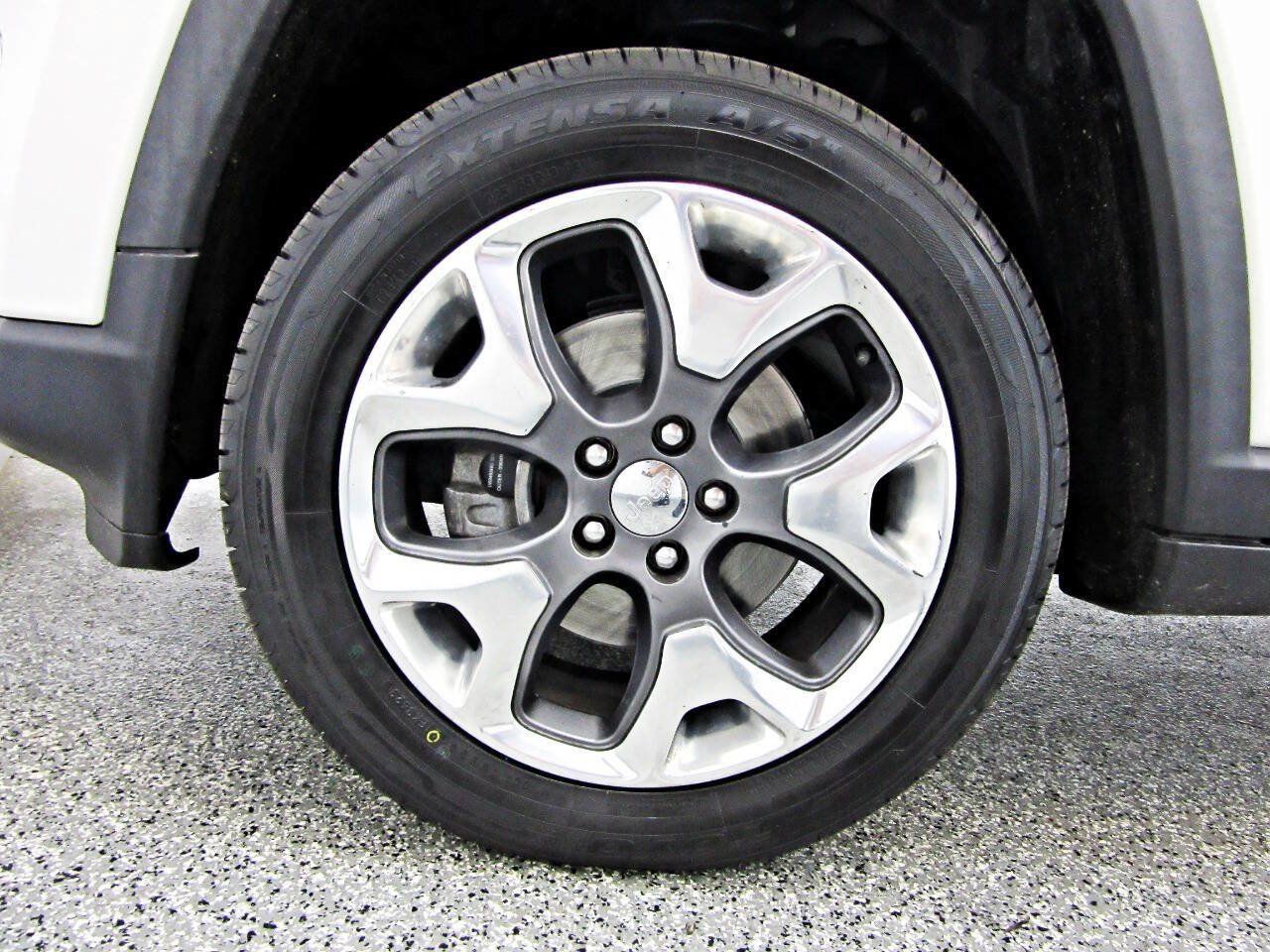 Used 2018 Jeep Compass Limited w/ Navigation Group AWD/4WD image 18