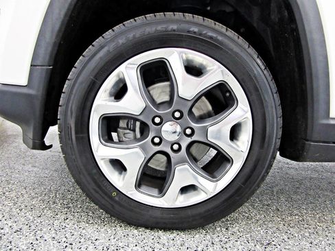Used 2018 Jeep Compass Limited w/ Navigation Group AWD/4WD image 18