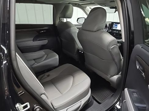 Used 2020 Toyota Highlander Limited AWD/4WD image 19