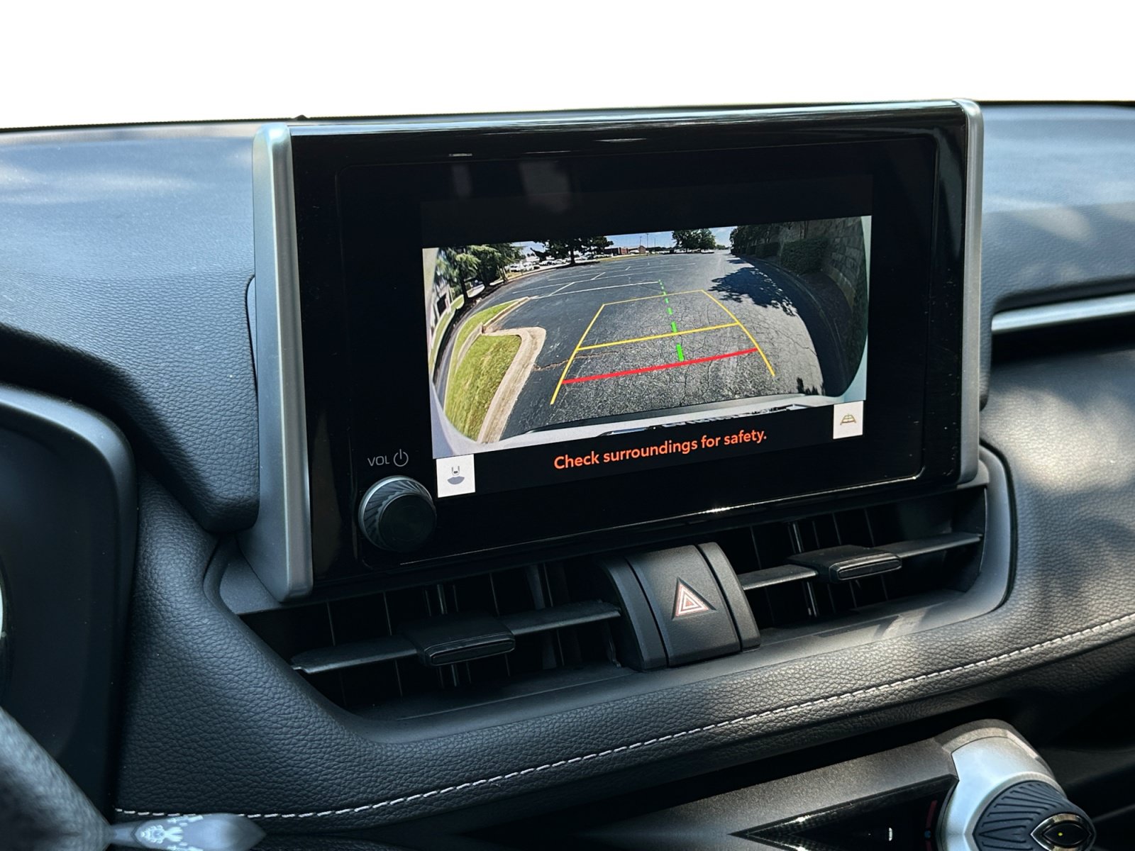 Used 2025 Toyota RAV4 XLE AWD/4WD image 15