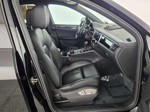 Used 2024 Porsche Macan AWD/4WD image 10