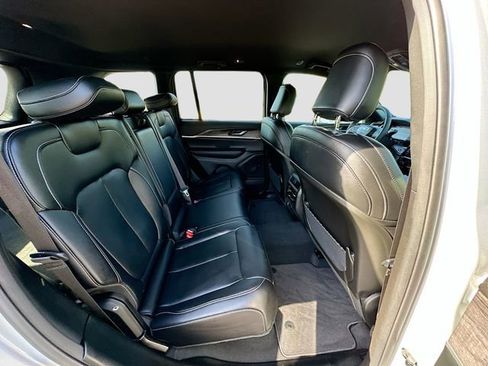 Used 2024 Jeep Grand Cherokee Limited image 27