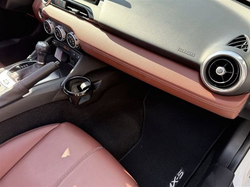 Used 2019 MAZDA MX-5 Miata RF Grand Touring image 29