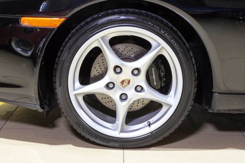 Used 2004 Porsche 911 Carrera RWD image 9