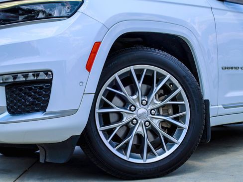 Used 2023 Jeep Grand Cherokee L Summit w/ Advanced Protech Group IV AWD/4WD image 2
