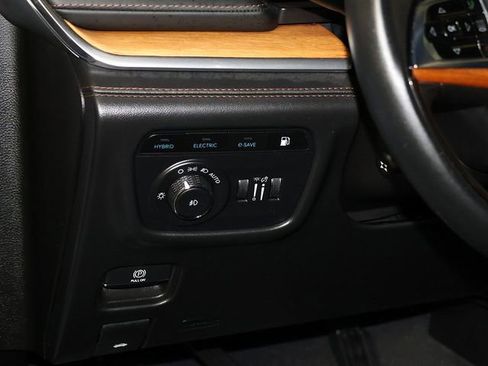 Used 2022 Jeep Grand Cherokee Summit AWD/4WD image 31