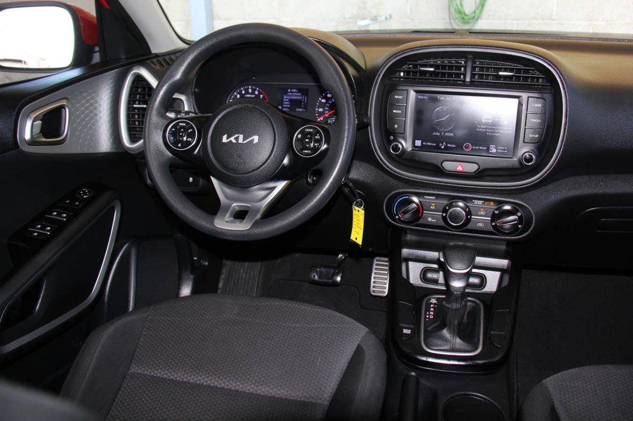 Used 2022 Kia Soul LX w/ Technology Package FWD image 9