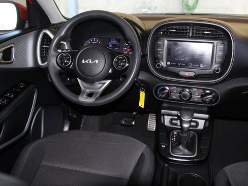 Used 2022 Kia Soul LX w/ Technology Package FWD image 9