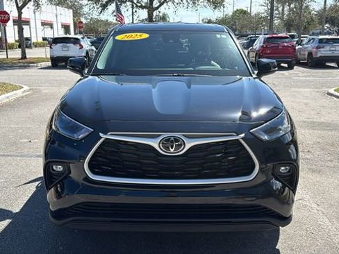 Certified 2025 Toyota Highlander LE image 2