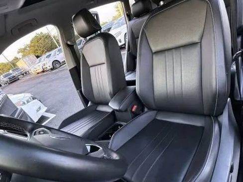 Used 2022 Volkswagen Tiguan SE FWD image 16