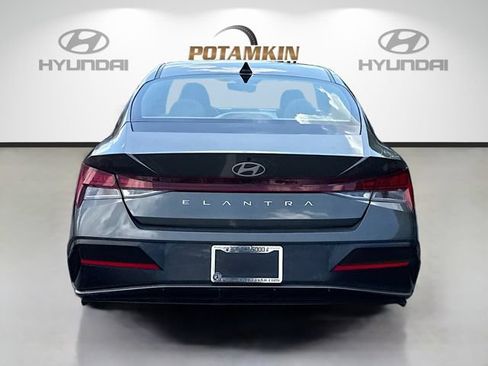Certified 2025 Hyundai Elantra SEL FWD image 6