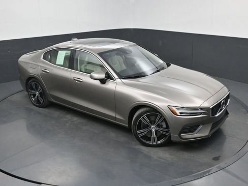 Used 2021 Volvo S60 T8 Inscription w/ Climate Package image 32