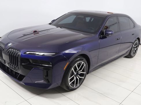 Used 2023 BMW 760i xDrive image 27