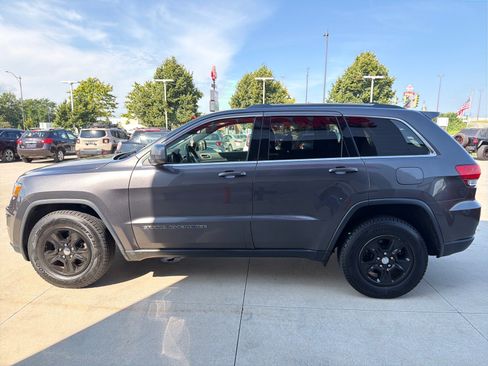 Used 2017 Jeep Grand Cherokee Laredo w/ Quick Order Package 23E AWD/4WD image 5