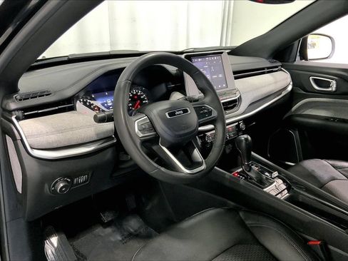 Used 2025 Jeep Compass Latitude AWD/4WD image 14