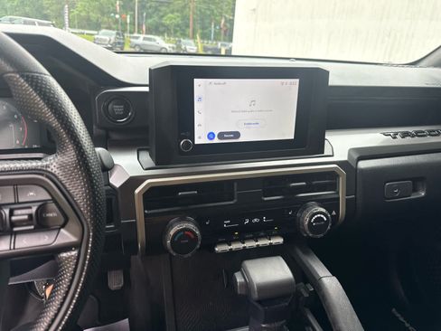 Used 2025 Toyota Tacoma SR5 AWD/4WD image 17