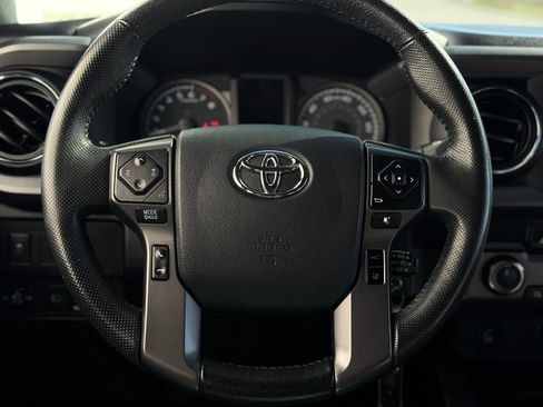 Used 2020 Toyota Tacoma TRD Off-Road w/ Technology Package AWD/4WD image 14
