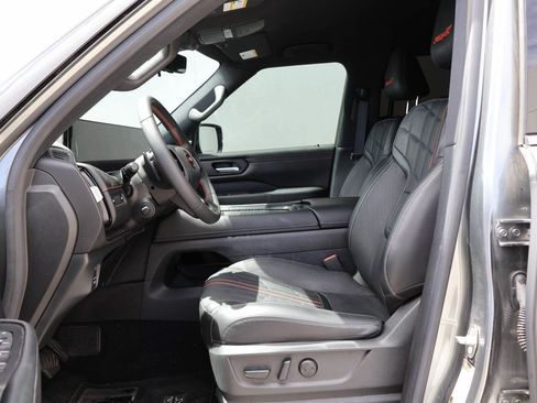 Used 2025 Nissan Armada PRO-4X AWD/4WD image 8