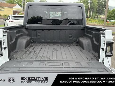 Used 2022 Jeep Gladiator Sport AWD/4WD image 25