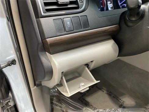 Used 2016 Toyota Camry SE image 14