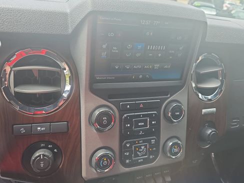 Used 2016 Ford F250 Lariat w/ Lariat Ultimate Package AWD/4WD image 20