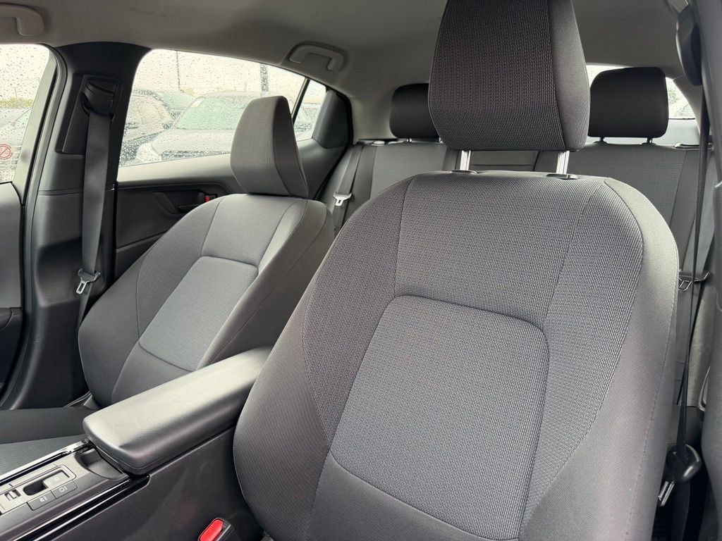Used 2025 Toyota Prius LE FWD image 13