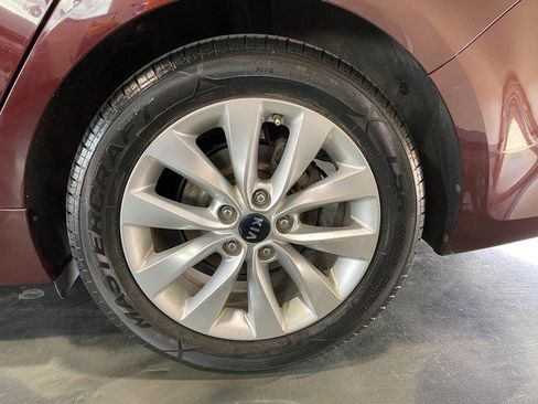 Used 2018 Kia Optima LX w/ 17" Alloy Wheels Package image 10