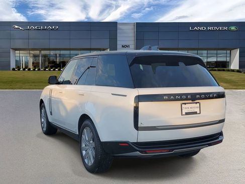 New 2025 Land Rover Range Rover SE image 2