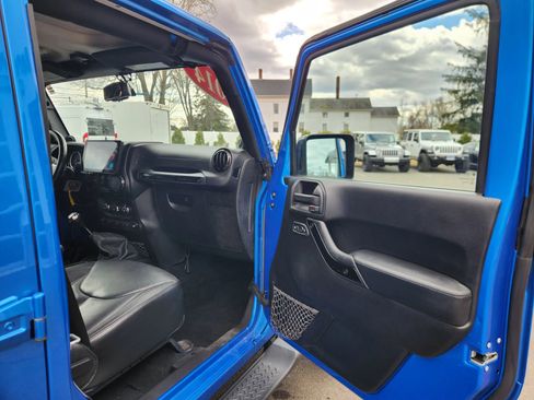Used 2014 Jeep Wrangler Unlimited Sahara AWD/4WD image 37