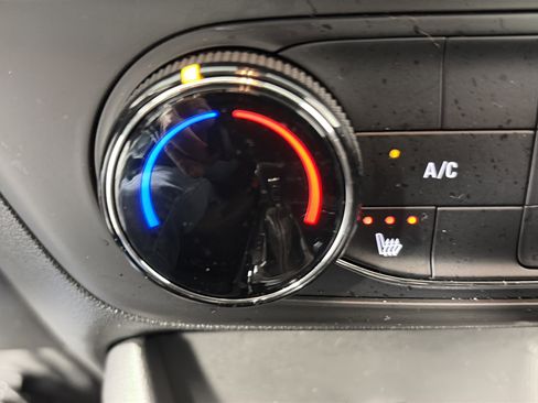 Certified 2024 Buick Encore GX Preferred w/ Comfort Package image 19