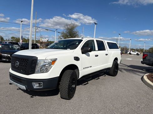 Used 2019 Nissan Titan S image 3