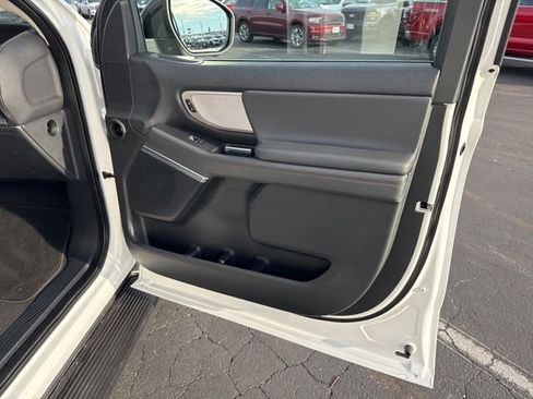 Used 2025 Ford Expedition Active image 28