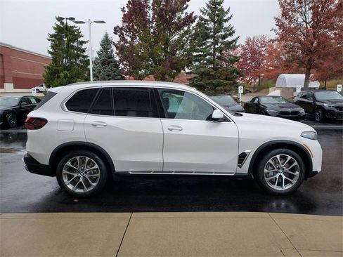 New 2026 BMW X5 xDrive50e image 4