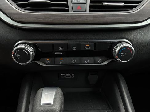 Used 2025 Nissan Altima 2.5 SV FWD image 25