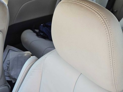 Used 2011 Toyota Sienna XLE image 15