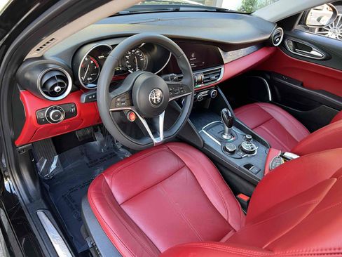 Used 2019 Alfa Romeo Giulia image 3
