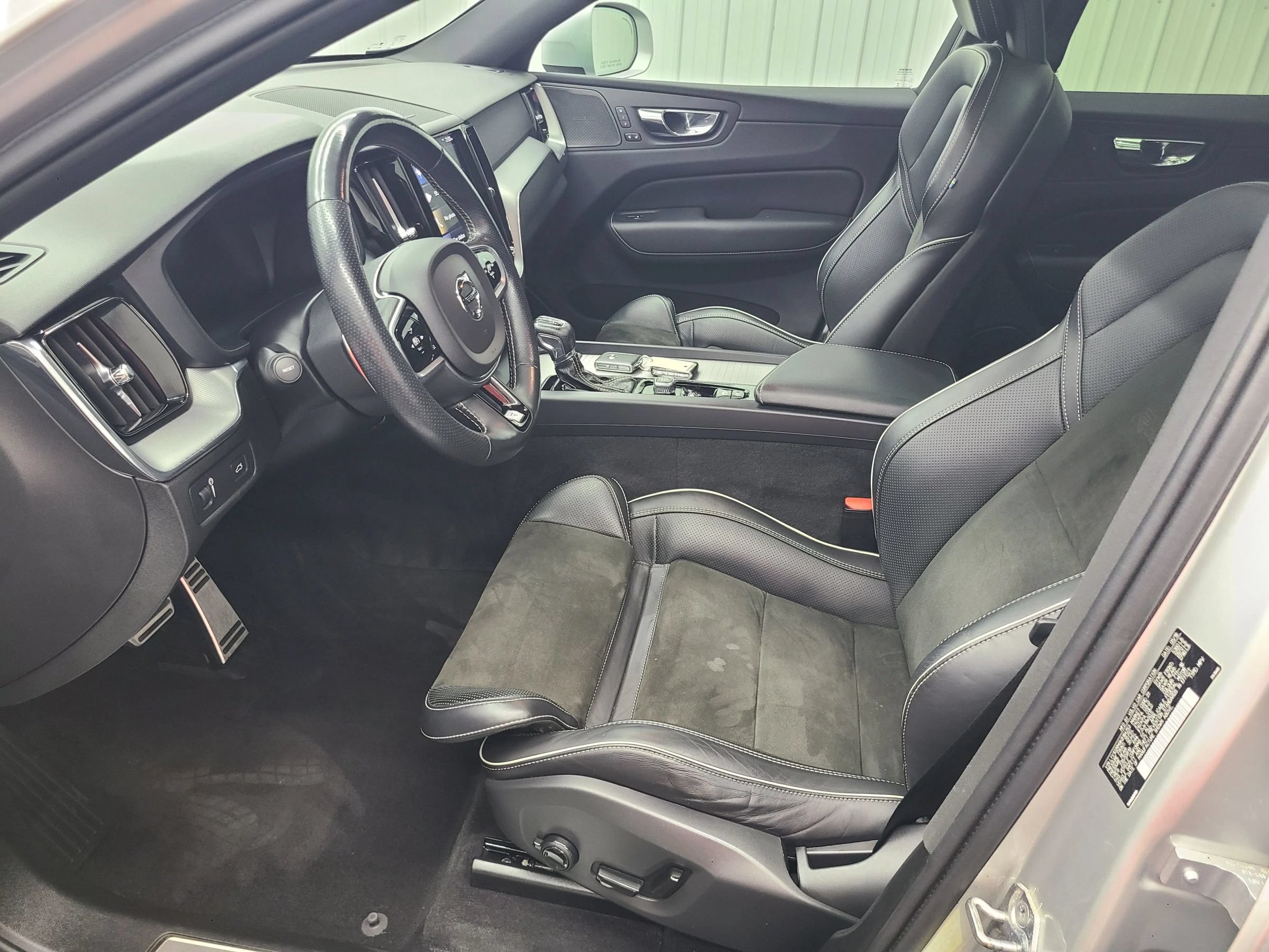Used 2019 Volvo XC60 T5 R-Design AWD/4WD image 24