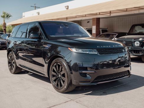 Used 2023 Land Rover Range Rover Sport SE Dynamic AWD/4WD image 3