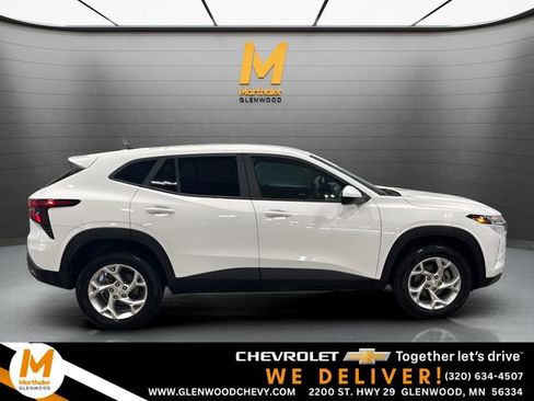 Used 2024 Chevrolet Trax LS w/ LS Convenience Package image 1