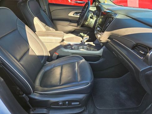 Used 2023 Chevrolet Traverse Premier w/ Redline Edition image 3