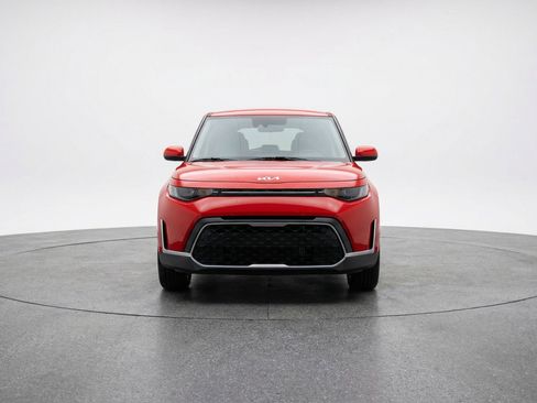 Used 2025 Kia Soul LX w/ LX Technology Package FWD image 2