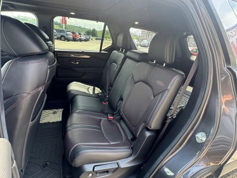 Used 2025 Honda Pilot Black Edition image 17