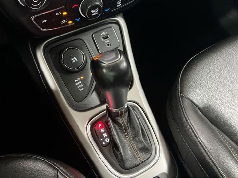 Used 2020 Jeep Compass Latitude image 16