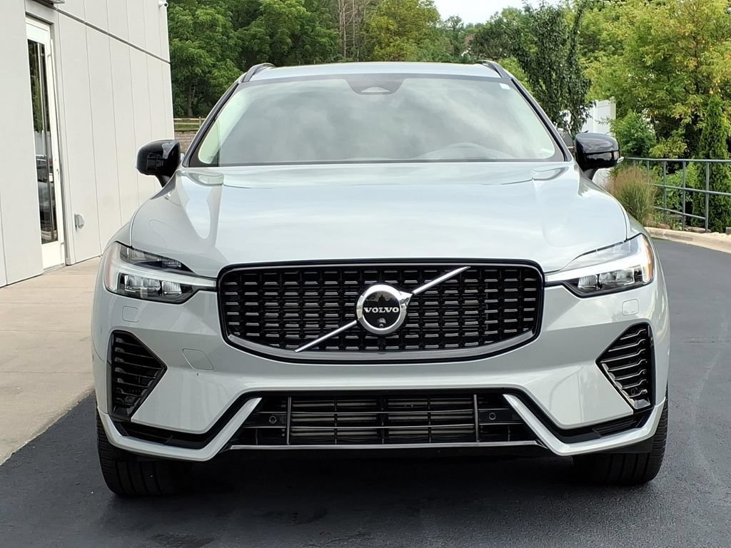 Certified 2025 Volvo XC60 T8 Ultra w/ Protection Package Premier AWD/4WD image 2