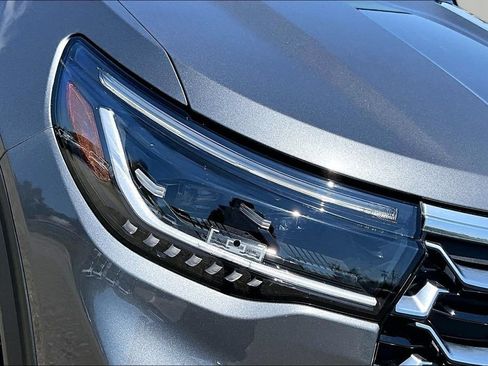 Certified 2025 Ford Explorer Platinum w/ LUX Leather Package AWD/4WD image 30