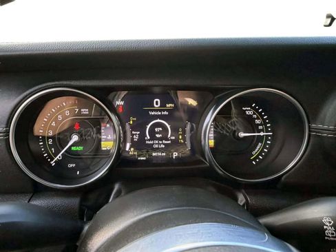 Used 2023 Jeep Wrangler Unlimited Sahara w/ Cold Weather Group image 30